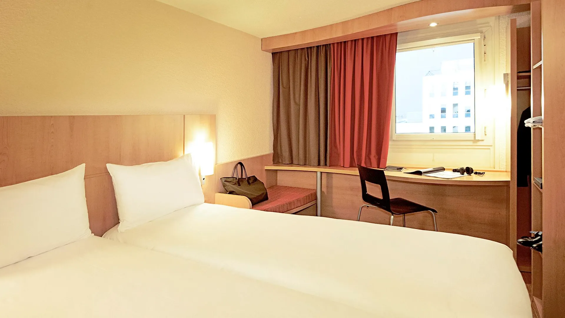 Hotel Ibis Lisboa Jose Malhoa 2*,