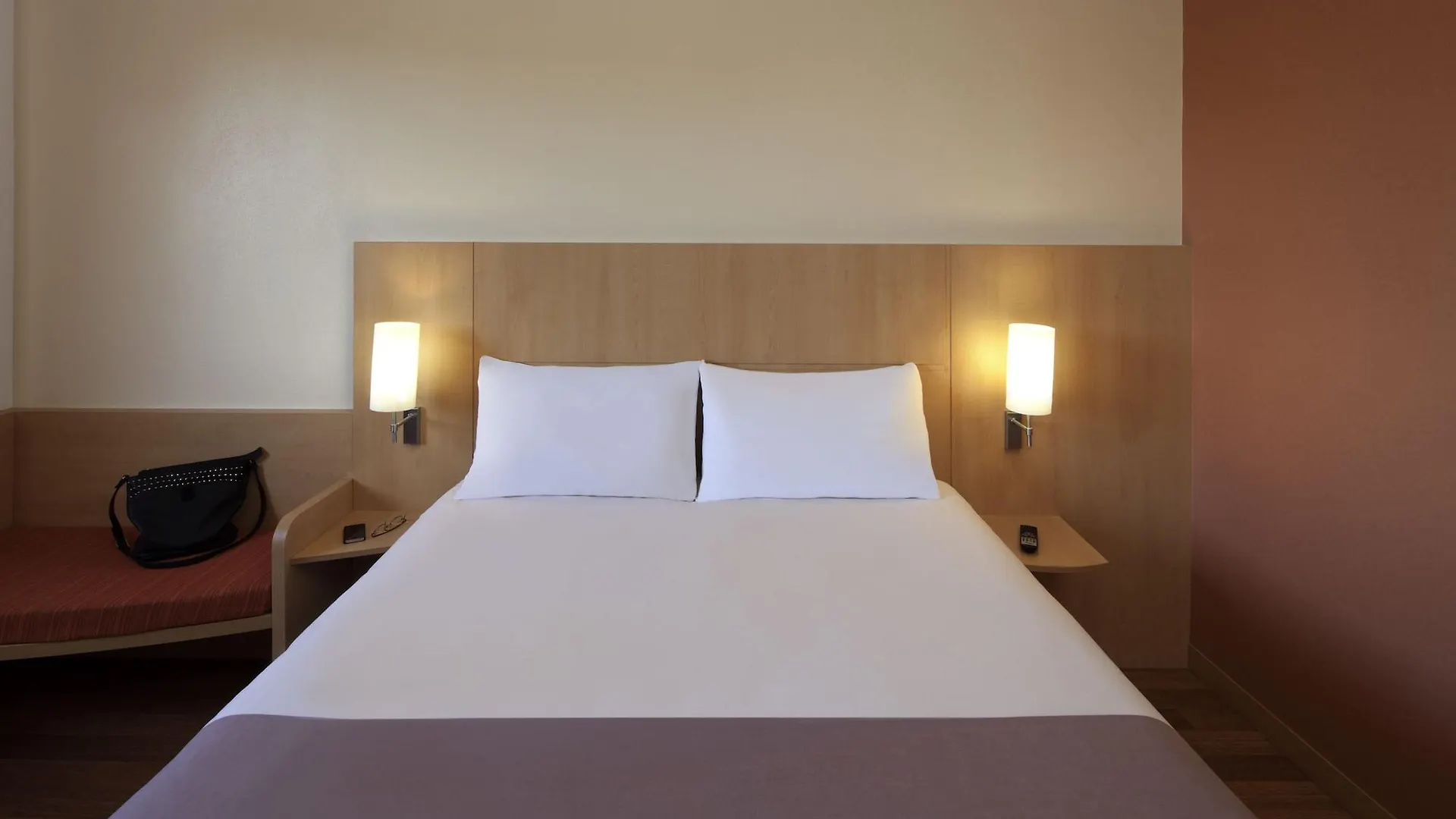 **  Hotel Ibis Lisboa Jose Malhoa Portugal